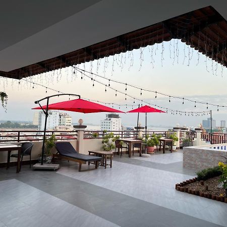 Queenwood Hotel Phnom Penh Exterior foto