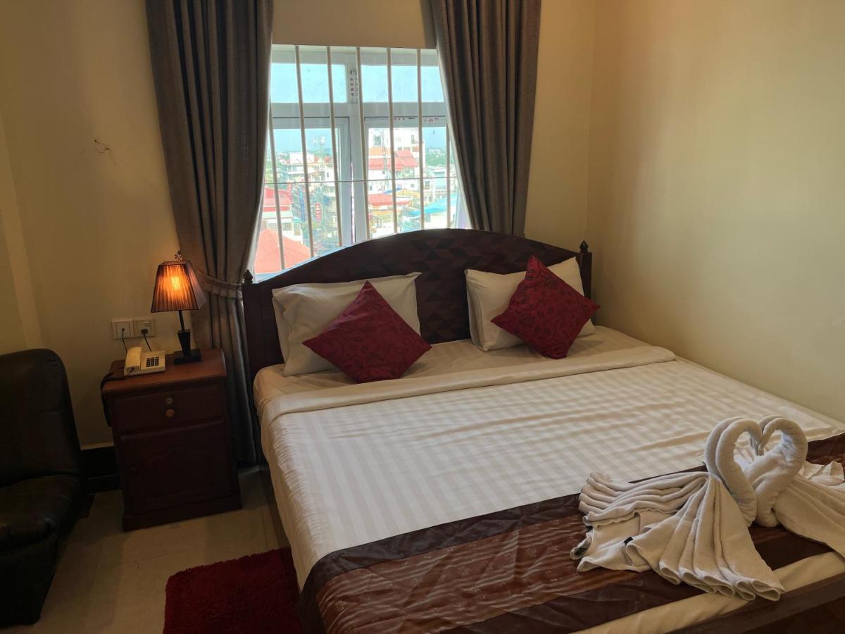 Queenwood Hotel Phnom Penh Exterior foto