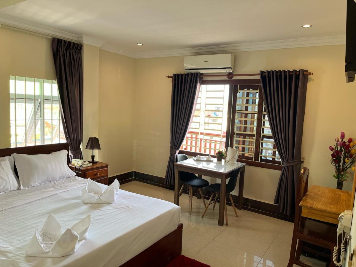 Queenwood Hotel Phnom Penh Exterior foto