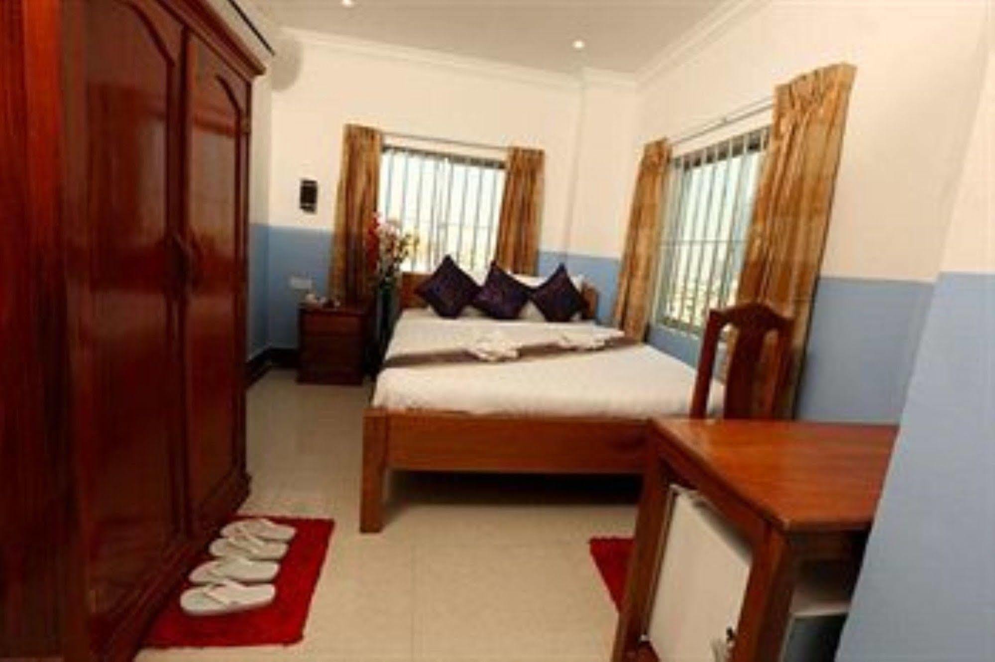 Queenwood Hotel Phnom Penh Exterior foto